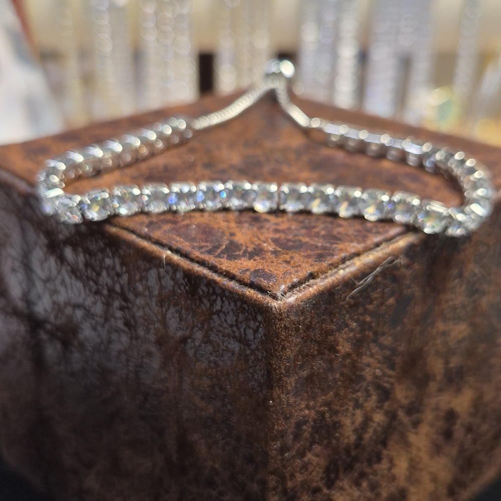 Dazzling Silver Adjustable Bracelet - image 2